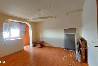 Apartament cu 2 camere decomandat în Vest