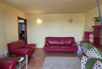 Apartament cu 3 camere decomandat în Cantemir