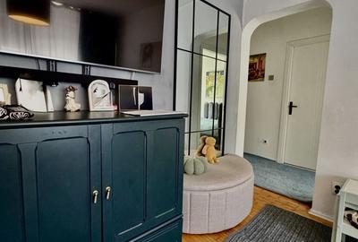 Apartament cu 3 camere semidecomandat în 1 Mai