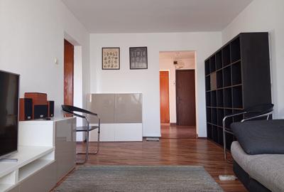 Apartament cu 3 camere semidecomandat în Sebastian