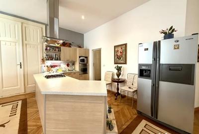 Apartament cu 4 camere semidecomandat, mobilat în Central