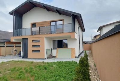Casă cu 5 camere cu Teren 430 Mp în Central