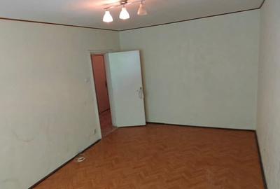 Apartament cu 3 camere decomandat în Tineretului