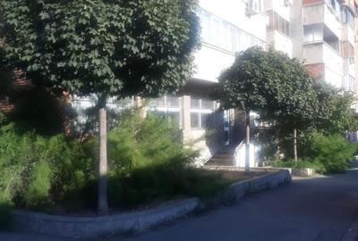 Birou, de 270 mp, în Central