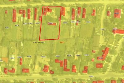 Casă cu Teren 2900 Mp în Central - 2