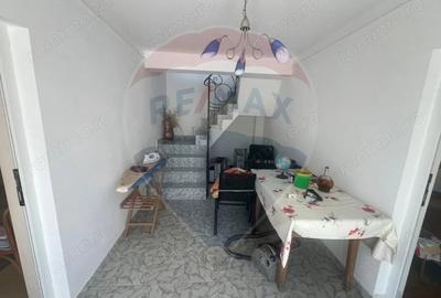 Casă cu 6 camere cu Teren 740 Mp în Jorăști - 8