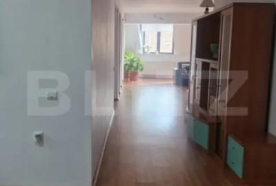 Casă cu 7 camere cu Teren 446 Mp în Central