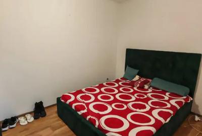 Apartament cu 3 camere semidecomandat, mobilat în Central