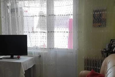 Apartament cu 3 camere semidecomandat în Dărmănești