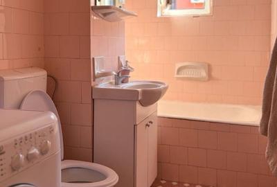 Apartament cu 3 camere decomandat, mobilat în Central