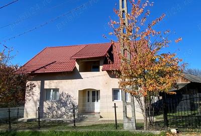 Casă cu 4 camere cu Teren 400 Mp în Adâncata
