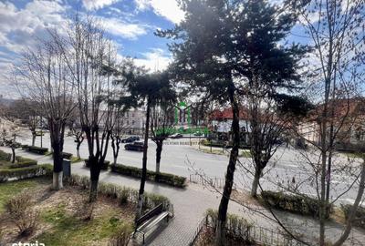 Apartament cu 3 camere semidecomandat în Nicolae Bălcescu