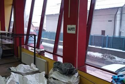 Spațiu comercial, de 235 mp, în Central - 1