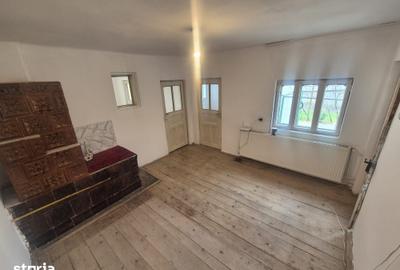Casă cu 5 camere cu Teren 843 Mp în Ceauru