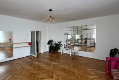 Apartament cu 3 camere decomandat în Andrei Mureșanu
