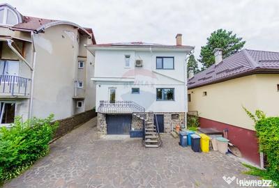 Casă cu 5 camere cu Teren 660 Mp în Central