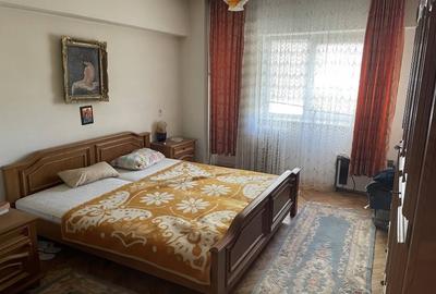 Apartament cu 3 camere decomandat, mobilat în Ultracentral