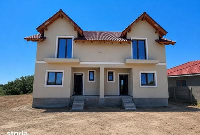Casă cu 4 camere cu Teren 250 Mp în Central