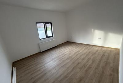 Casă cu 4 camere în Lumina - 2