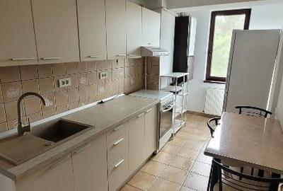 Apartament cu 3 camere semidecomandat în Chitila