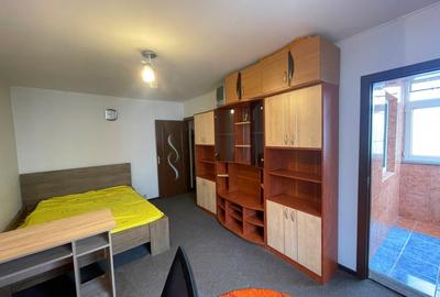 Apartament cu 2 camere decomandat, mobilat în Podul de Fier