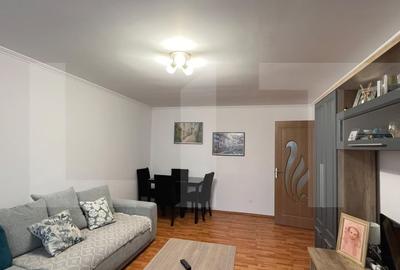 Apartament cu 4 camere decomandat, mobilat în Central
