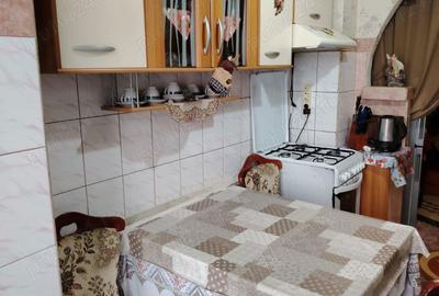 Apartament cu 2 camere decomandat în Motru