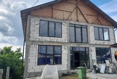 Casă cu Teren 454550 Mp în Corlătești