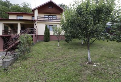 Casă individuală cu 5 camere cu Canalizare în Poiana