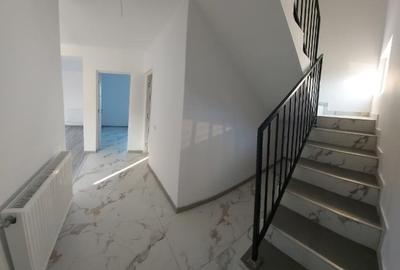 Casă cu 4 camere cu Teren 237 Mp în Central