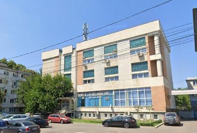 Spațiu comercial, de 2,987 mp, în Central
