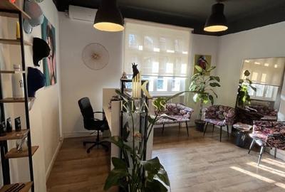 Apartament cu 4 camere semidecomandat, mobilat în Romană