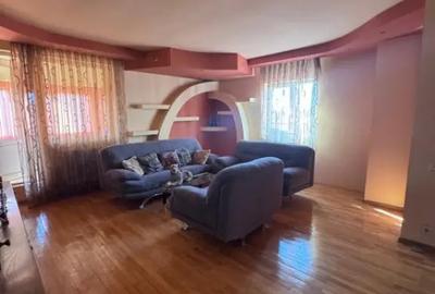Casă cu 7 camere cu Teren 2500 Mp în Siret - 1