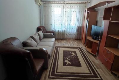 Apartament cu 3 camere semidecomandat în Rahova