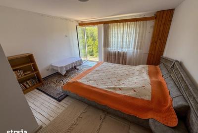 Casă cu 8 camere cu Teren 1289 Mp în Central
