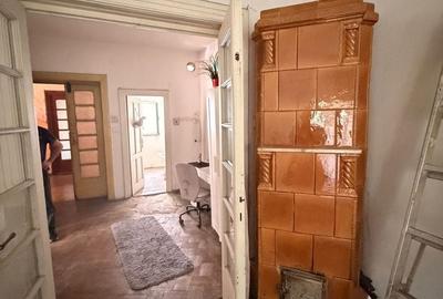 Casă individuală cu 8 camere cu Canalizare în Iancului - 1