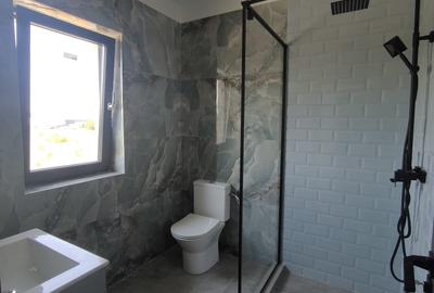 Casă individuală cu 4 camere cu Canalizare în Exterior Vest - 18