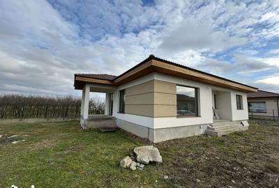 Casă cu 4 camere cu Teren 476 Mp în Central