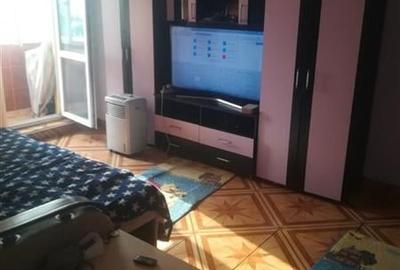 Apartament cu 2 camere semidecomandat în Mihai Bravu