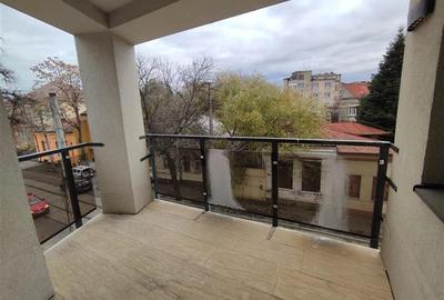 Garsonieră decomandată în Central - 2