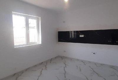 Casă cu 5 camere cu Teren 500 Mp în Central