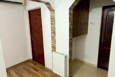 Apartament cu 4 camere decomandat în Central