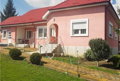 Casă cu 3 camere cu Teren 2000 Mp în Unirii