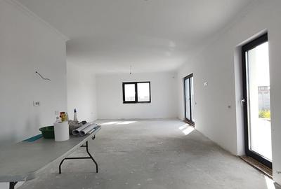 Casă cu 4 camere cu Teren 500 Mp în Săbăreni - 3