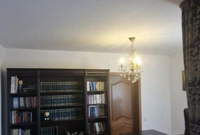 Casă cu 4 camere cu Teren 680 Mp în Central - 1