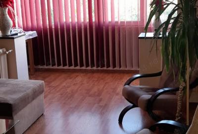 Apartament cu 2 camere semidecomandat în Cugir