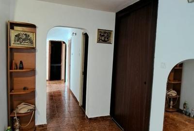 Apartament cu 3 camere decomandat în Crângași