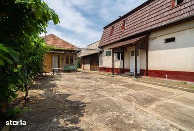 Casă cu 5 camere cu Canalizare în Pârneava