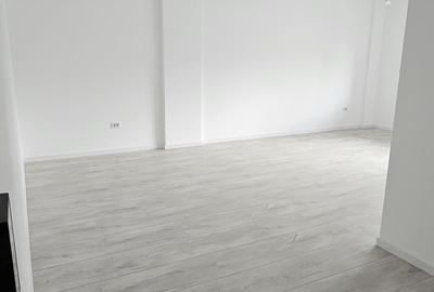 Apartament cu 2 camere decomandat în Tractorul