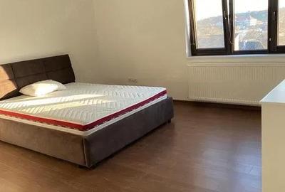 Casă cu Teren 247 Mp în Central - 1